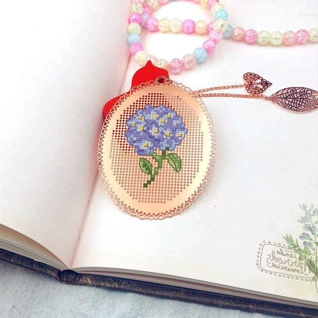 Craft Lira's Ballet School Friends Mini Embroidery Bookmark Set